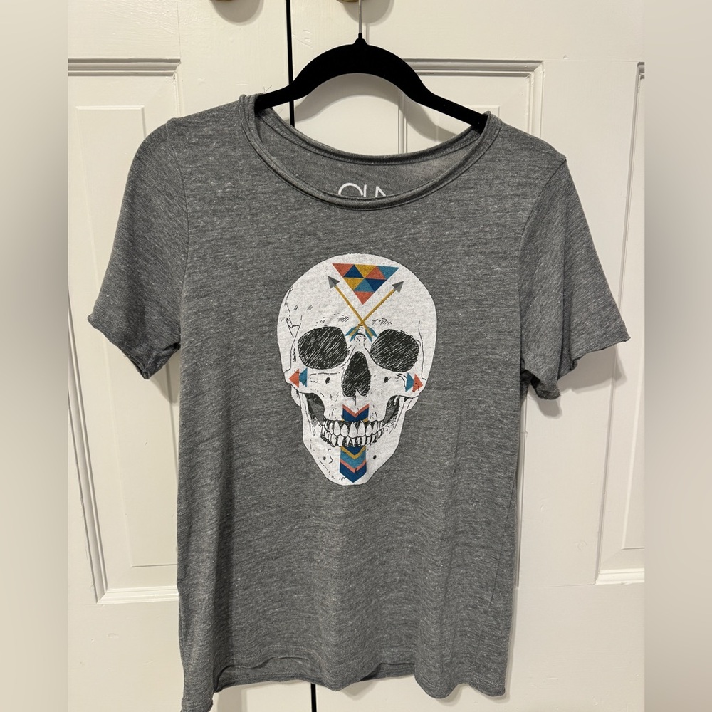 Chaser brand skull graphic tee - grey - size small - like new